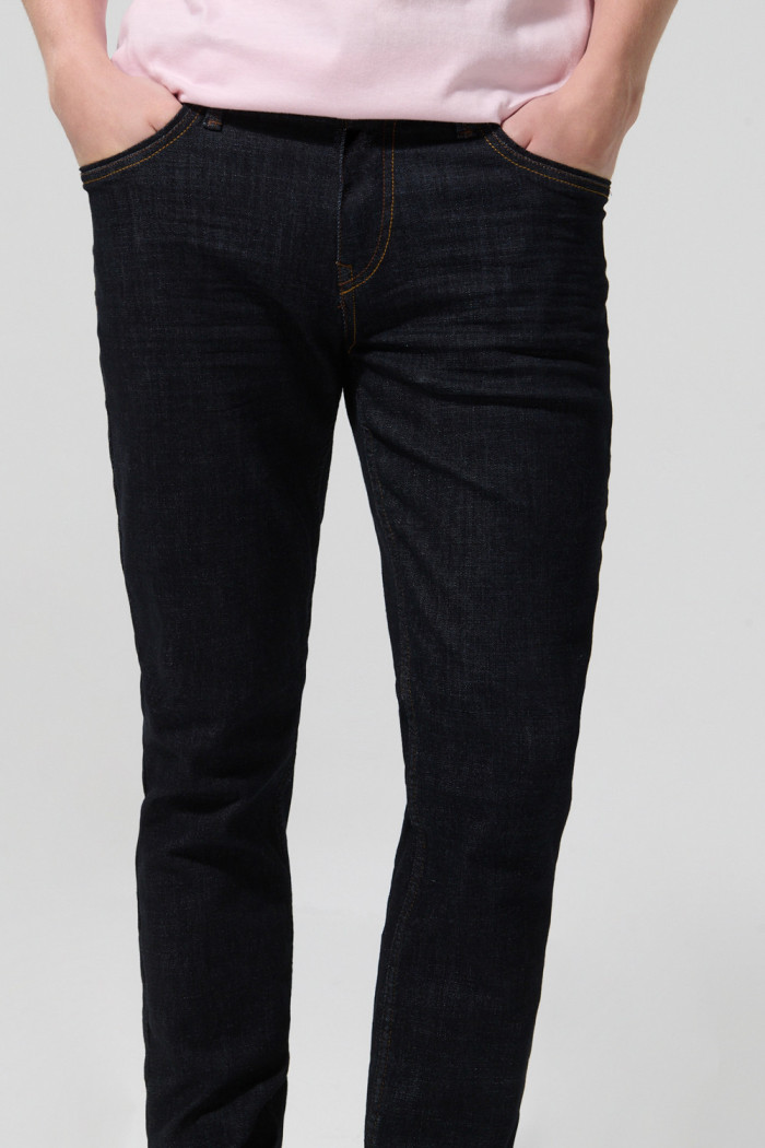 Jean skinny azul intenso ajustado con tiro bajo y costuras