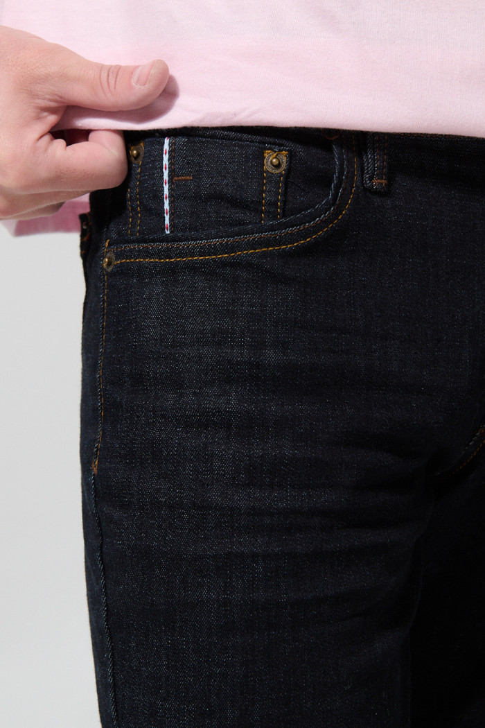 Jean skinny azul intenso ajustado con tiro bajo y costuras