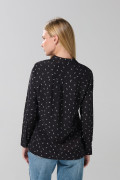 Blusa unicolor manga larga con diseños y bolsillos