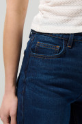 Jean 90´S tiro alto azul oscuro con bota recta y 5 bolsillos