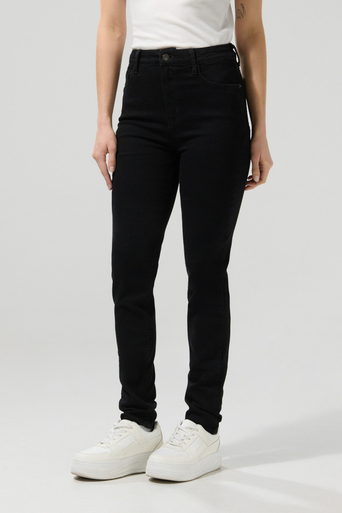 Jean jegging negro súper tiro alto con fit ceñido