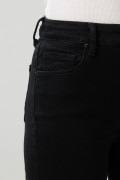 Jean jegging negro súper tiro alto con fit ceñido