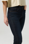Jean azul intenso push up con realce y tiro alto