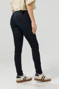 Jean azul intenso push up con realce y tiro alto
