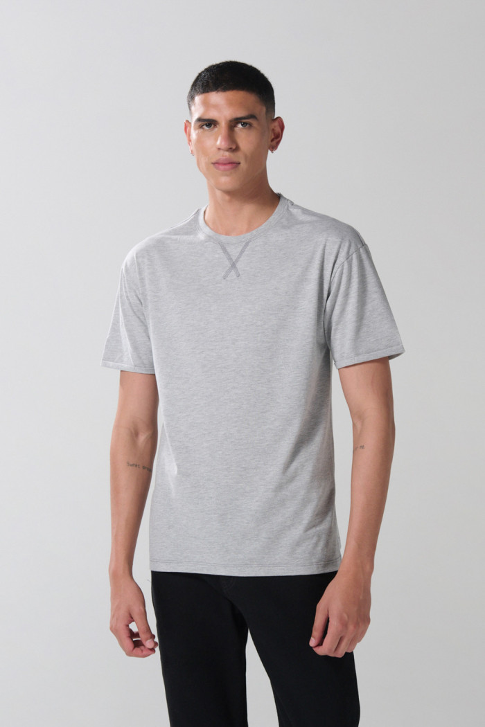 Camiseta gris clara en algodón manga corta con costura