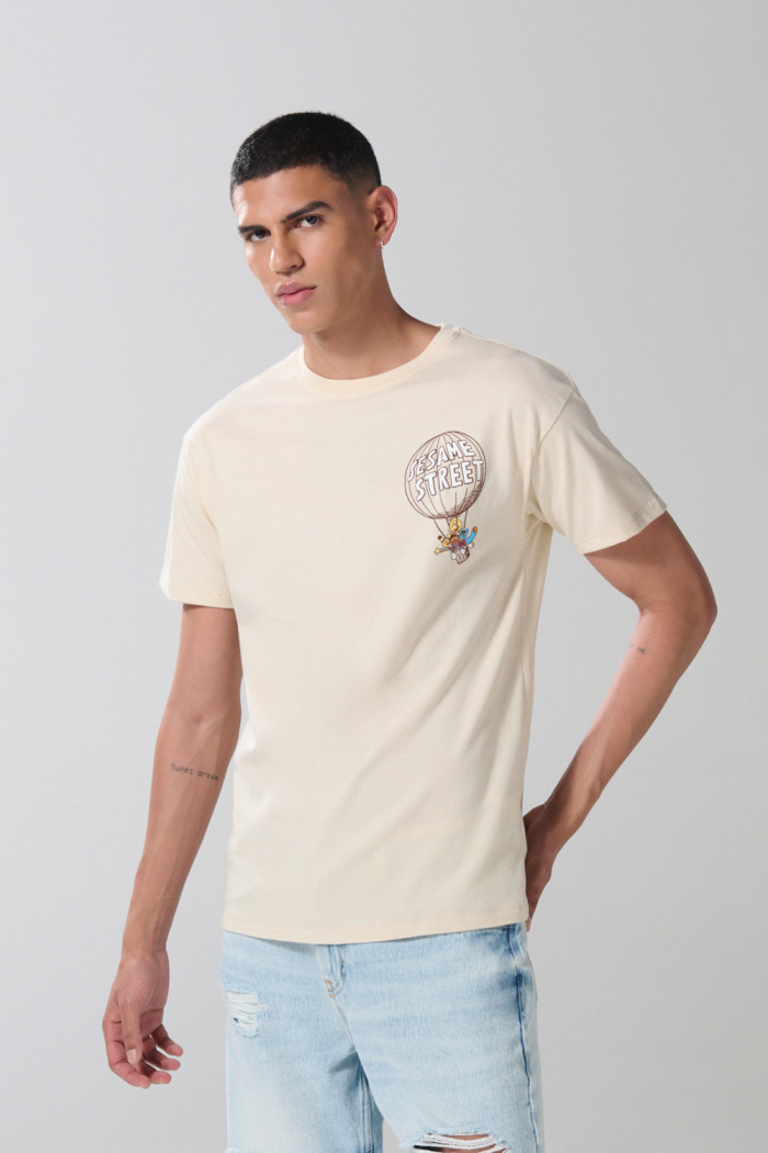 Camiseta de Plaza Sésamo kaki clara con cuello redondo
