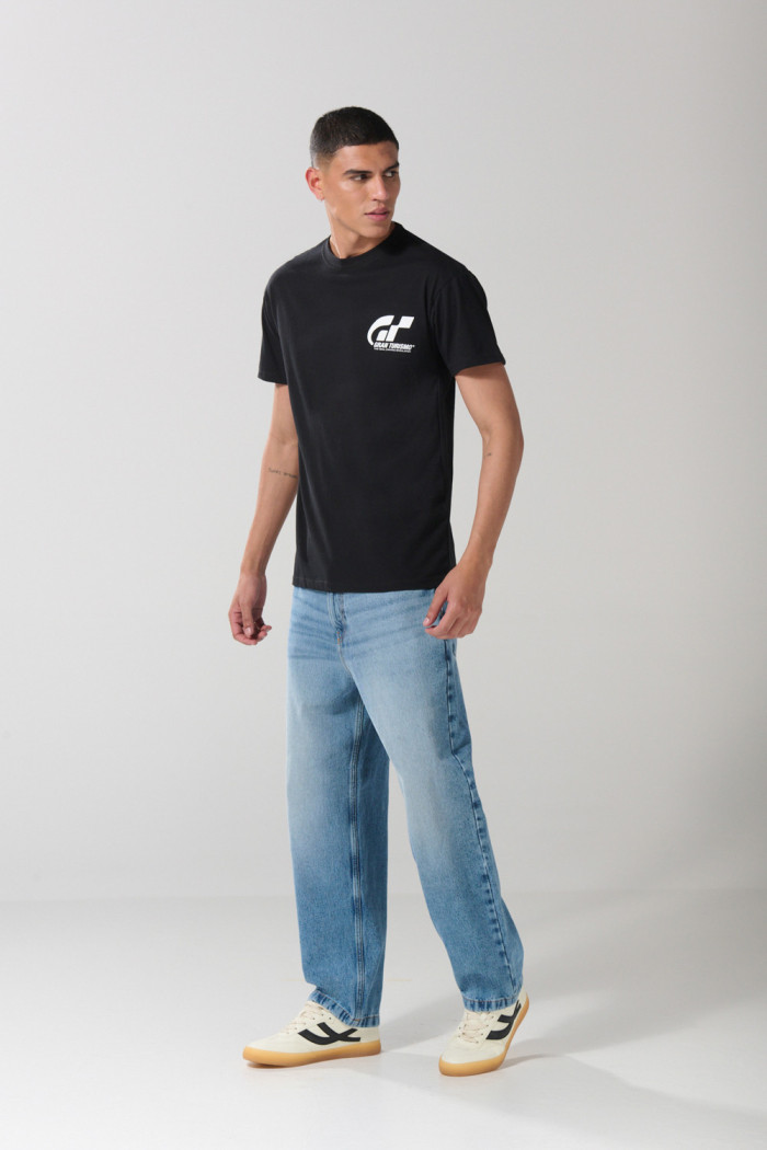 Camiseta cuello redondo negra con arte de Gran Turismo
