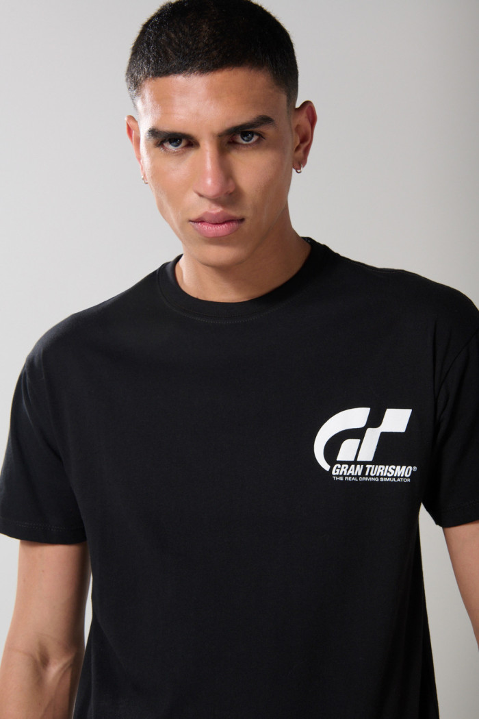 Camiseta cuello redondo negra con arte de Gran Turismo