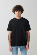 Camiseta unicolor cuello redondo con bolsillo cuadrado