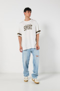 Camiseta cuello redondo crema oversize con arte college