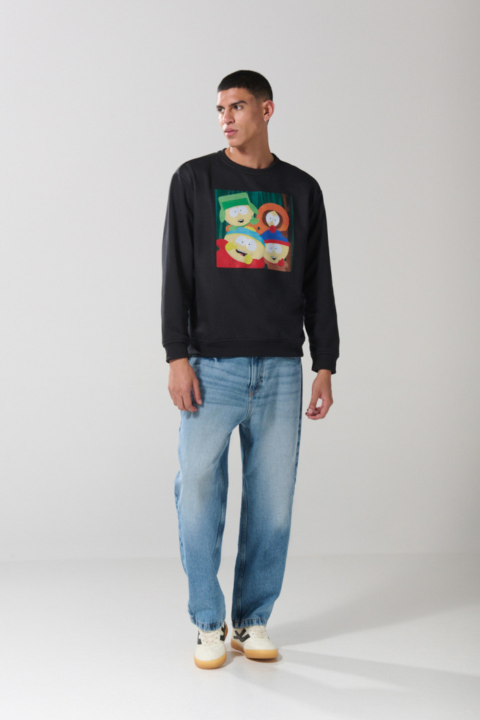 Buzo cuello redondo negro con diseño de South Park