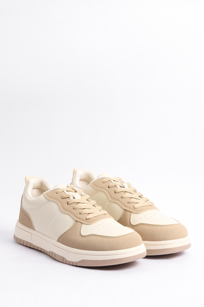Tenis casuales cremas con cortes kakis localizados