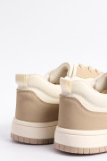 Tenis casuales cremas con cortes kakis localizados