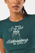 Camiseta en rib unicolor con arte de animalito y manga corta