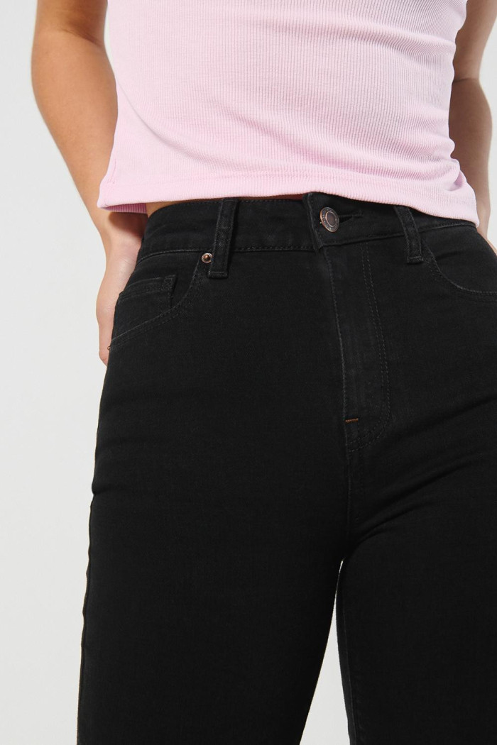 Jean jegging negro súper tiro alto con ajuste ceñido