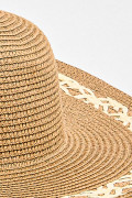 Sombrero unicolor con ala ancha y trenzado decorativo