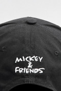 Cachucha beisbolera negra con bordado de Mickey and Friends