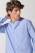 Camisa azul clara manga larga con rayas blancas