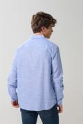 Camisa azul clara manga larga con rayas blancas