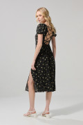 Vestido negro largo con flores estampadas y abertura