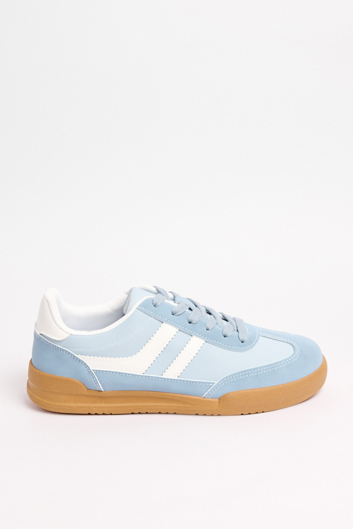 Tenis unicolores casuales con contrastes y punta redonda