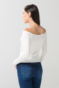 Camiseta manga larga crema con cuello bandeja