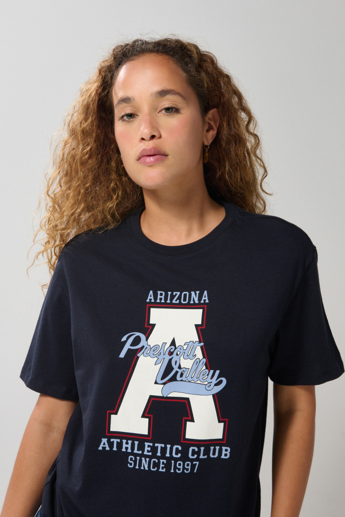 Camiseta en algodón manga corta azul con diseño college