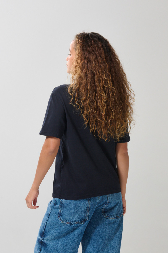 Camiseta en algodón manga corta azul con diseño college