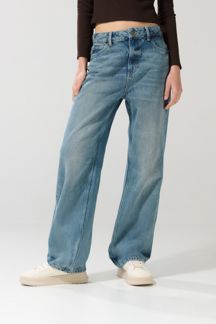 Jean azul oscuro 90´S con bota recta, cremallera y tiro alto
