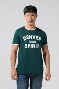 Camiseta college verde oscura con manga corta y contrastes