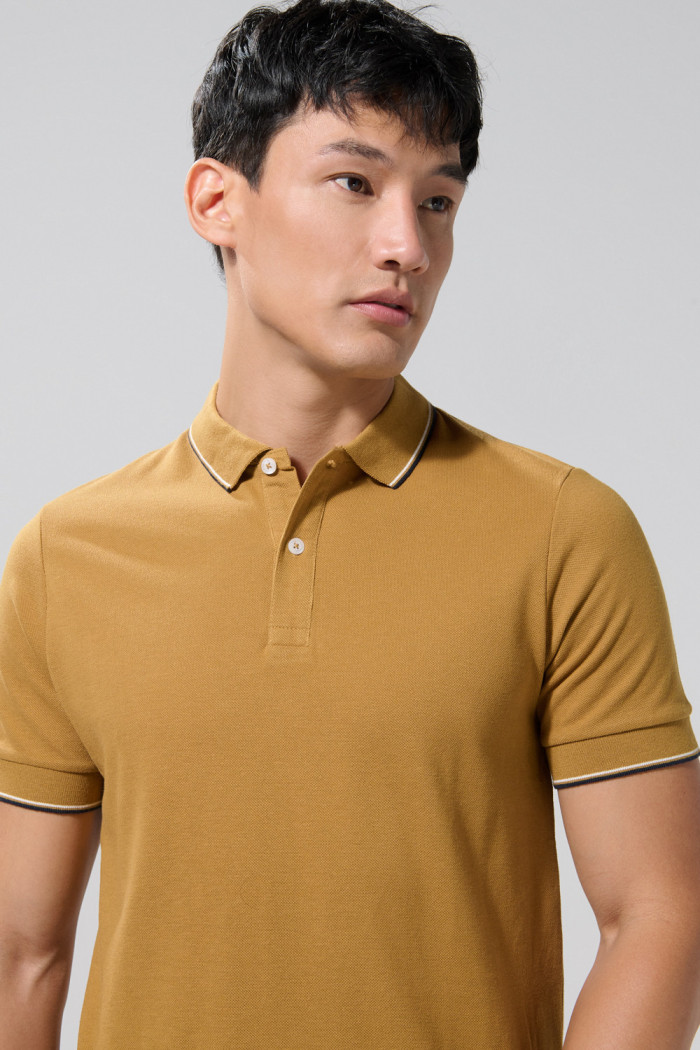 Camiseta polo unicolor manga corta con aberturas