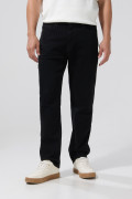 Jean straight leg tiro bajo negro con bota recta