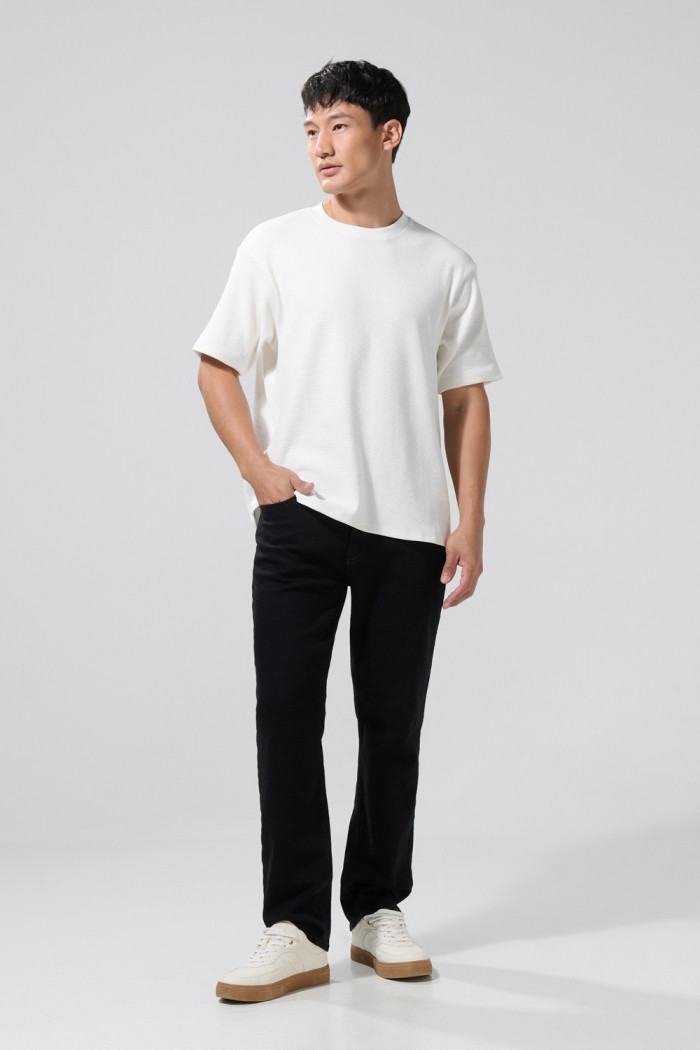 Jean straight leg tiro bajo negro con bota recta
