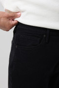 Jean straight leg tiro bajo negro con bota recta