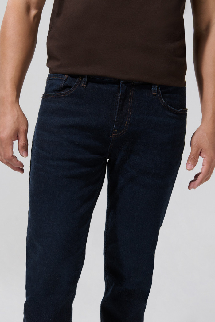 Jean tiro bajo slim azul intenso con cremallera