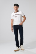 Jean azul intenso slim con tiro bajo, bolsillos y cremallera