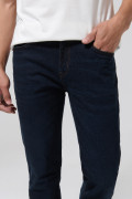 Jean azul intenso slim con tiro bajo, bolsillos y cremallera
