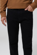 Jean bota recta straight leg negro con tiro bajo y bolsillos