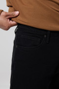 Jean bota recta straight leg negro con tiro bajo y bolsillos