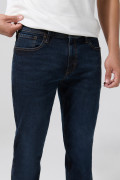 Jean slim azul oscuro con cremallera en frente y tiro bajo