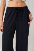 Pantalón palazzo azul intenso tiro alto con bota ancha