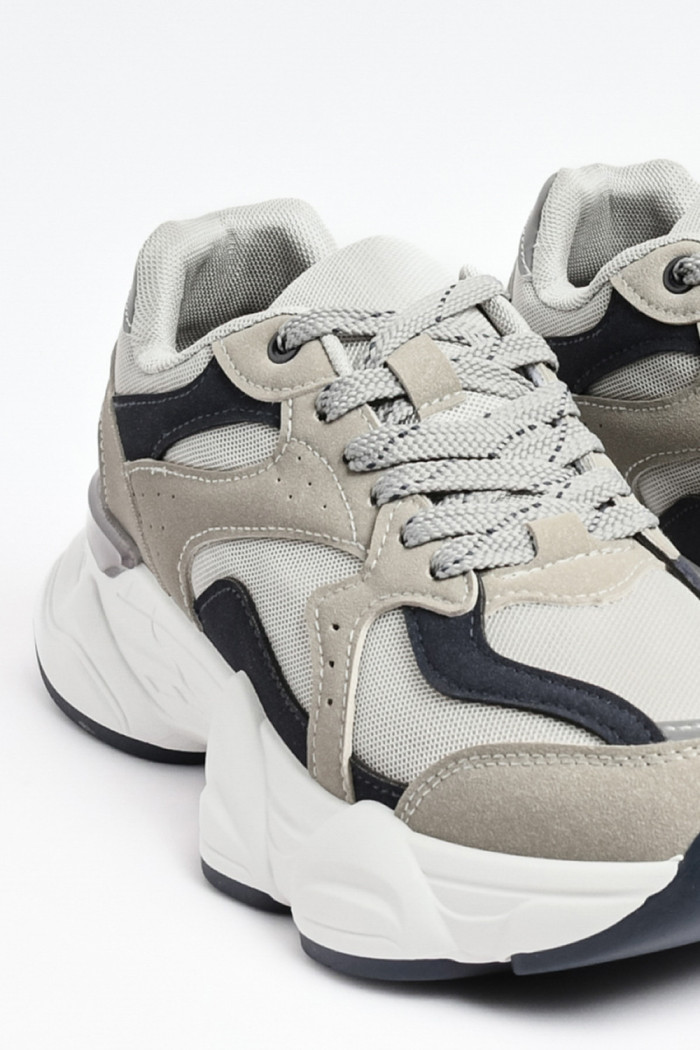 Tenis de plataforma deportivos grises con contrastes
