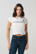 Camiseta crema acanalada con cuello redondo y arte college