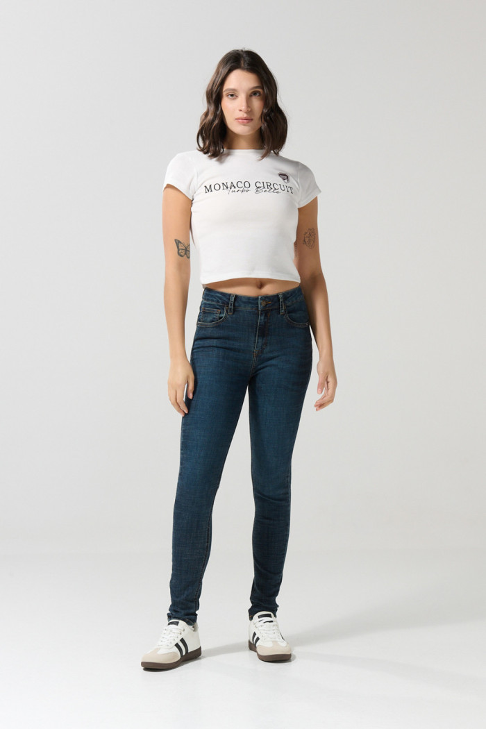 Camiseta crema acanalada con cuello redondo y arte college