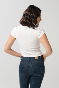Camiseta crema acanalada con cuello redondo y arte college