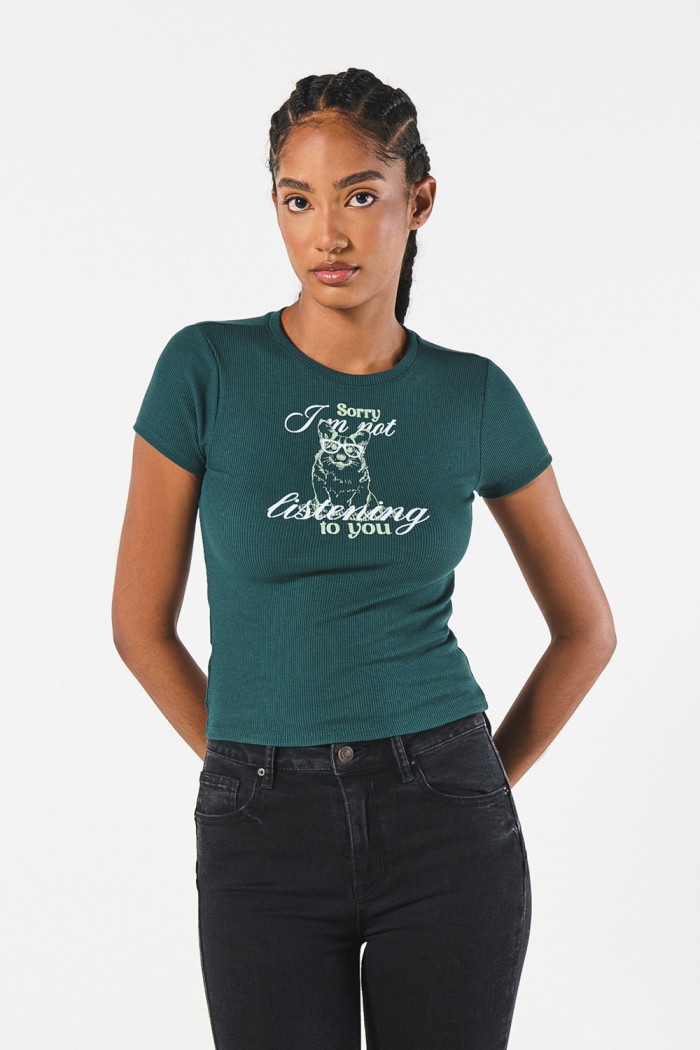 Camiseta college verde manga corta con contrastes