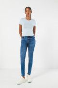 Jean push up ajustado azul claro tiro alto con realce