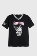 Camiseta cuello V oversize negra con arte de Kuromi