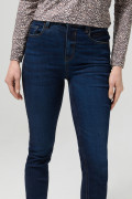 Jean jegging azul oscuro con costuras visibles y tiro alto