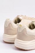 Tenis kakis de plataforma con cordones y cortes en contraste